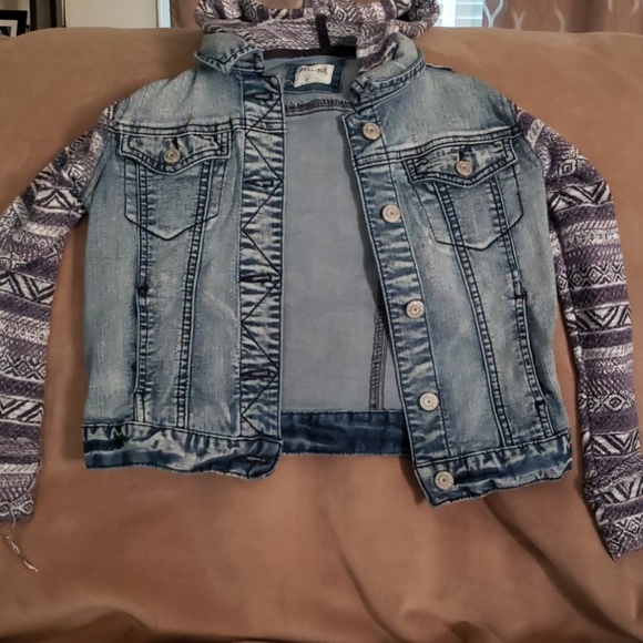 Jean jacket - Picture 1 of 3